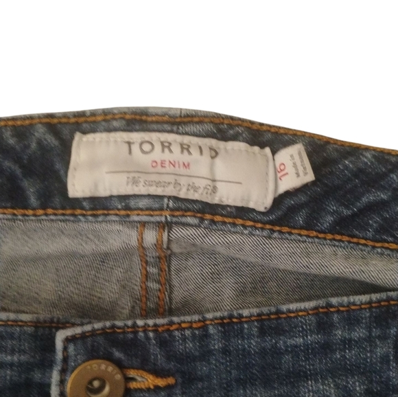 Torrid Womens Blue Perfect Boyfriend Ankle Distressed Vintage Stretch SZ 16 - Picture 2 of 4